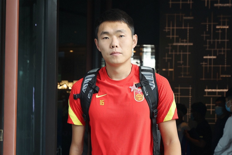 媒體人：國足征召5名邊后衛真的有必要嗎？中場堆積眾多8號位