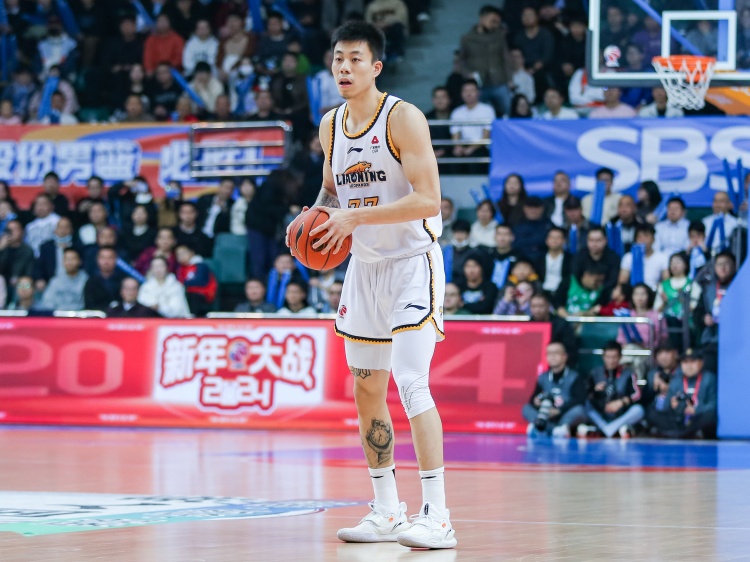 攻防俱佳！張鎮麟15中8拿到19分7板6助5斷2帽